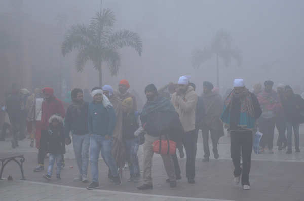 Dense fog engulfs parts of north India