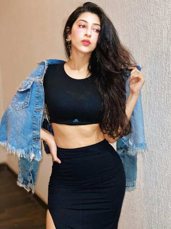 <BR> is turning heads with her bewitching pictures <BR> is turning heads with her bewitching pictures