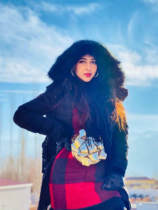 <BR> is turning heads with her bewitching pictures <BR> is turning heads with her bewitching pictures