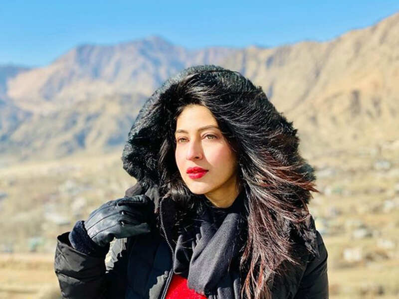<BR> is turning heads with her bewitching pictures <BR> is turning heads with her bewitching pictures