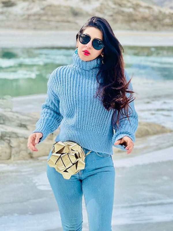 <BR> is turning heads with her bewitching pictures <BR> is turning heads with her bewitching pictures