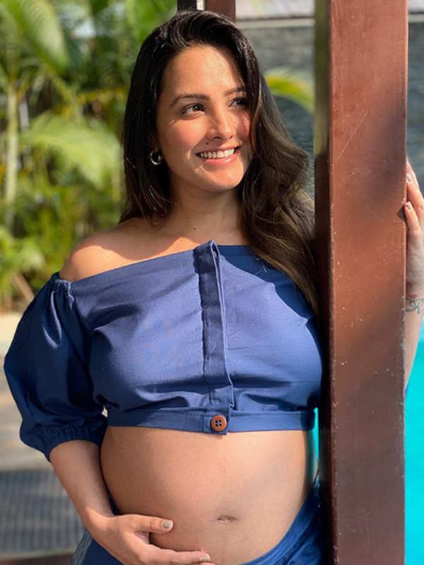 Stunning pictures from Anita Hassanandani’s maternity shoot will surely leave you awe-struck