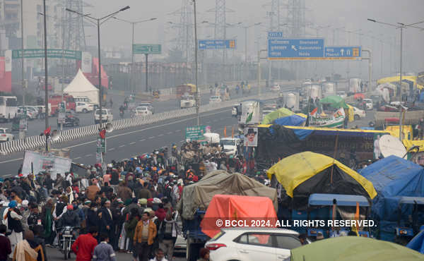 Farmers continue protest amid rain, cold wave