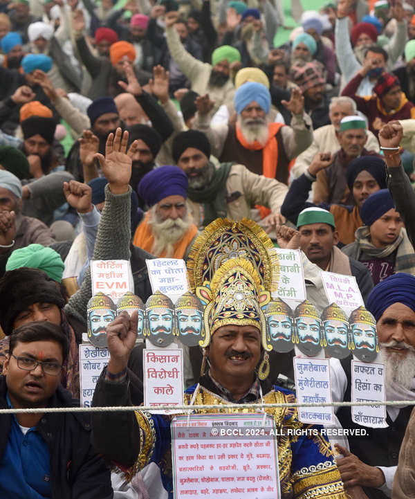 Farmers continue protest amid rain, cold wave