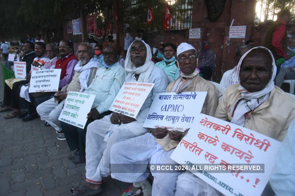 Farmers continue protest amid rain, cold wave