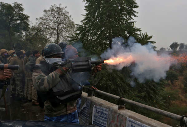 Farmers continue protest amid rain, cold wave