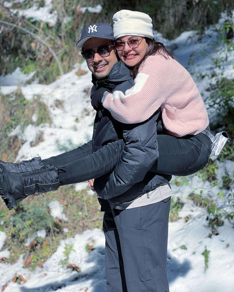 New vacation pictures of newlywed Kajal Aggarwal & Gautam Kitchlu