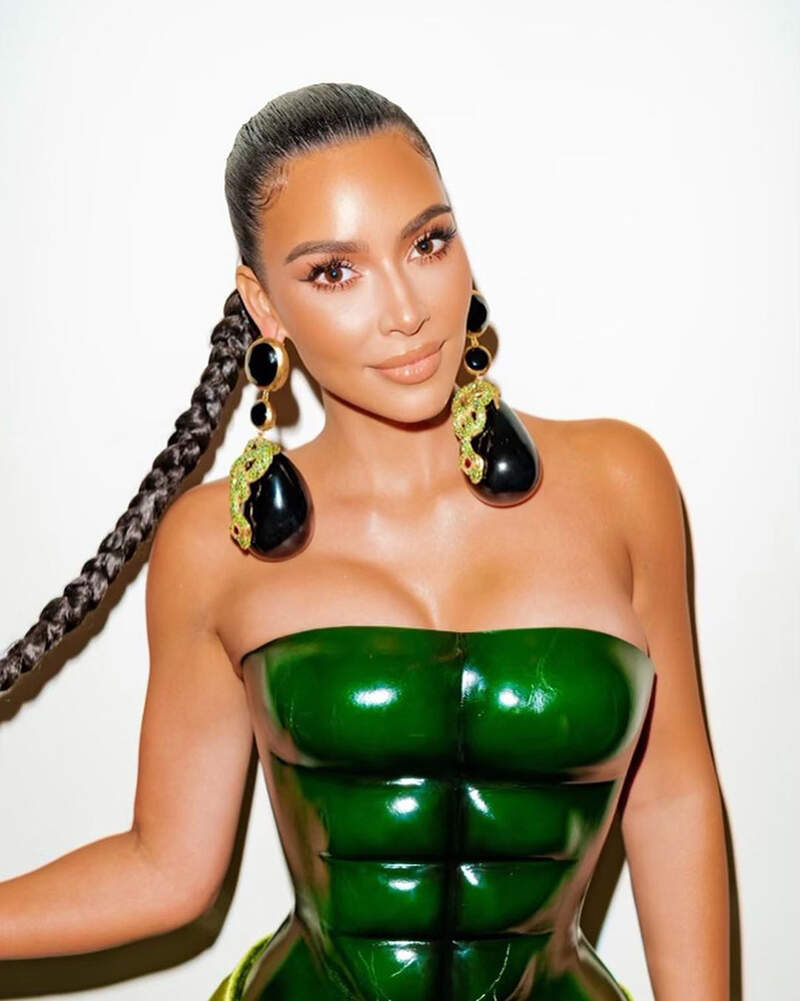 Kim Kardashian captivates fans with her alluring pictures