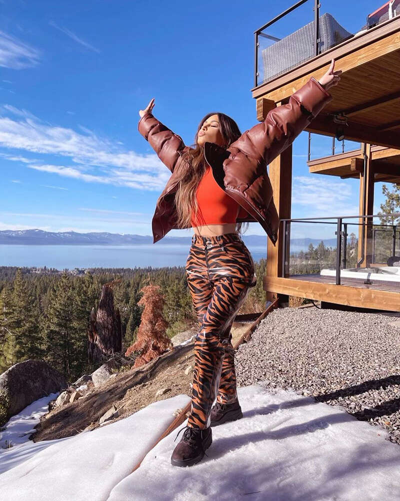 captivates fans with her alluring pictures captivates fans with her alluring pictures