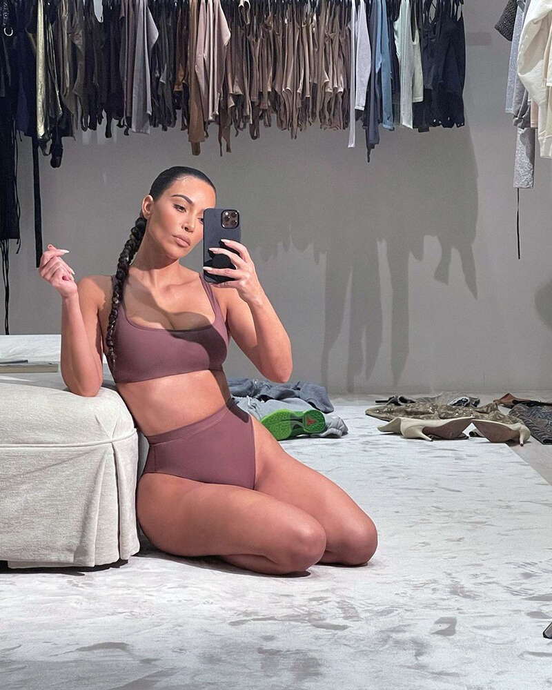 Kim Kardashian captivates fans with her alluring pictures