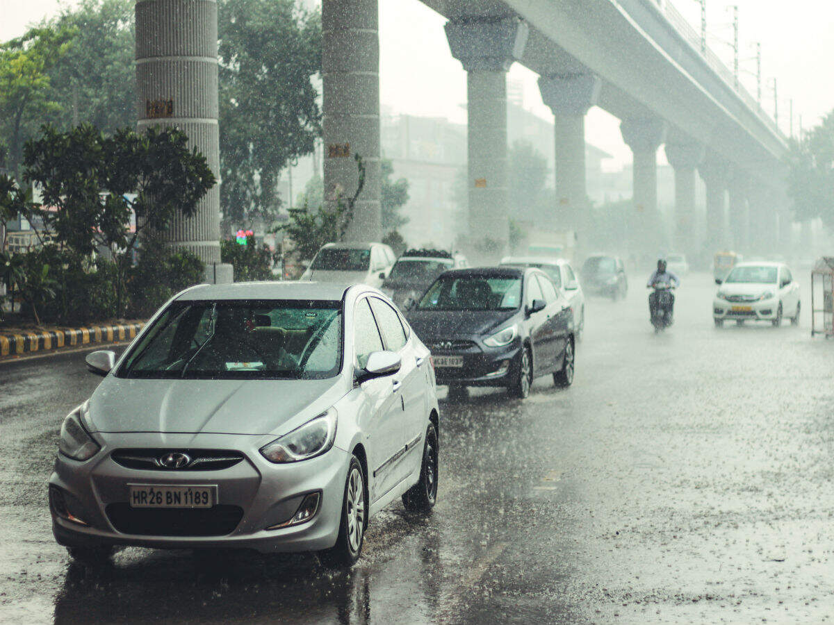 Weather update: Delhi NCR hit by rains and hailstorm, snowfall continues in Uttarakhand and Himachal