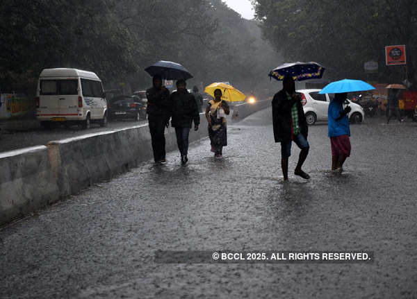 Moderate to heavy rain lashes parts of India