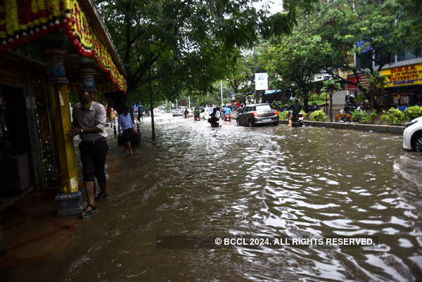 Moderate to heavy rain lashes parts of India