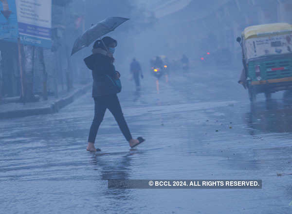 Moderate to heavy rain lashes parts of India