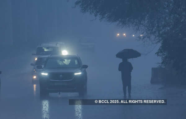 Moderate to heavy rain lashes parts of India