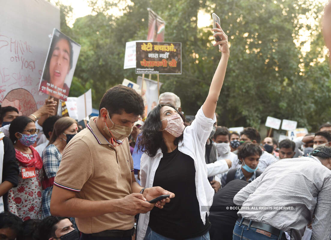 Swara Bhasker joins protest over Hathras Gang Rape at Jantar Mantar