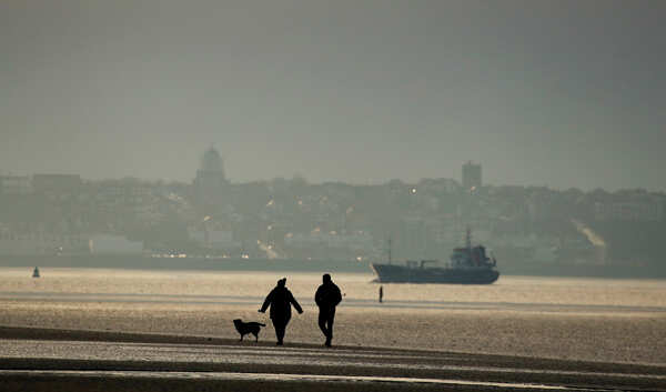 Coronavirus: Britain returns to lockdown