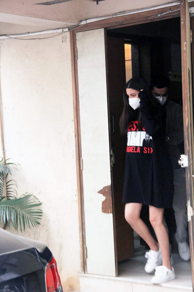 Candid moments of parents-to-be Virat Kohli and Anushka Sharma