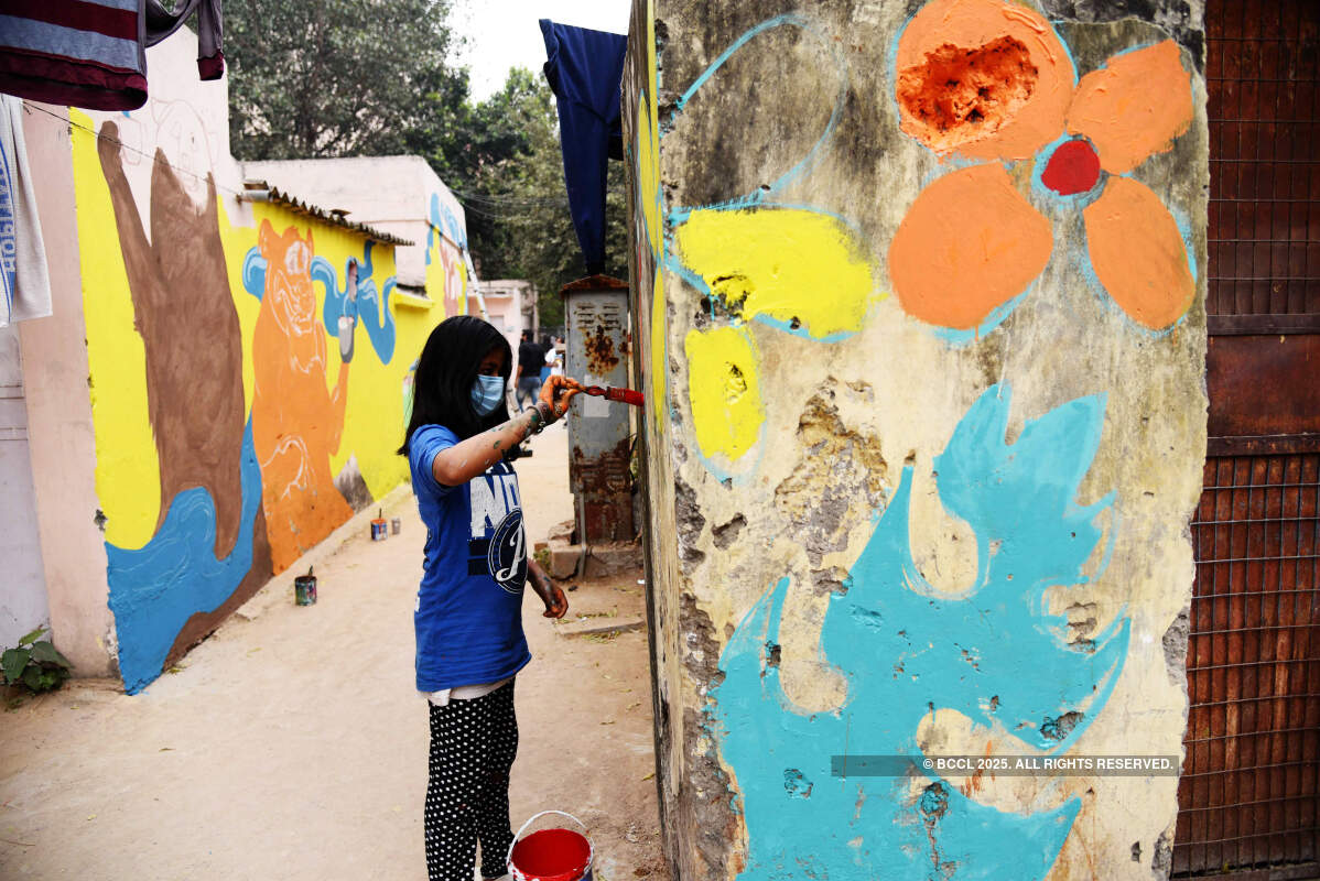 Delhi artists & Finnish embassy collaborate to beautify Khan Market walls