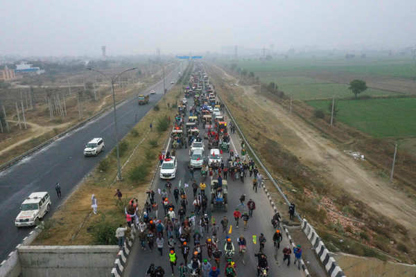 Farmers hold tractor rally at Delhi borders