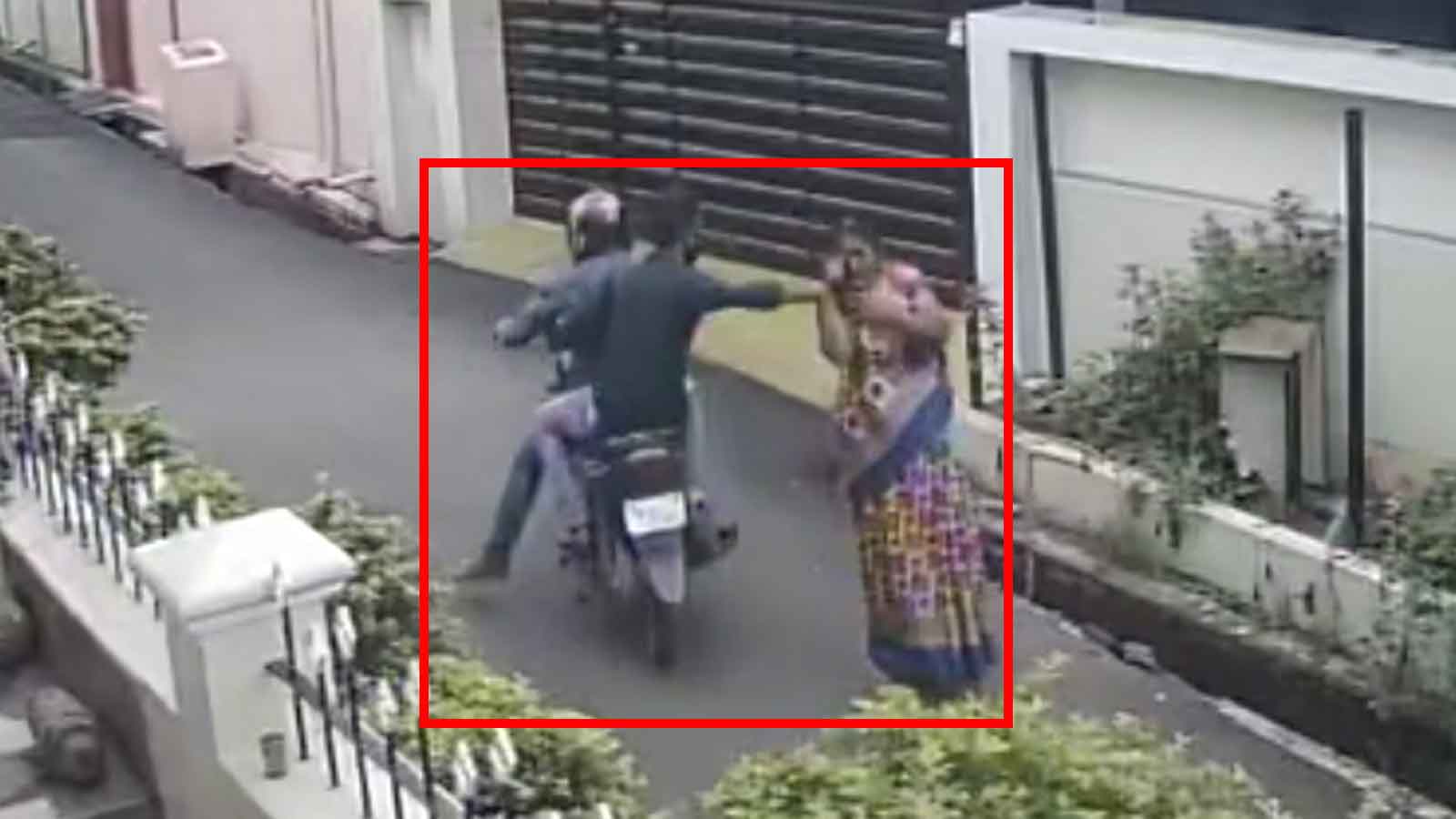 Bike Borne Goons Snatch Gold Chain From Woman Video Goes Viral