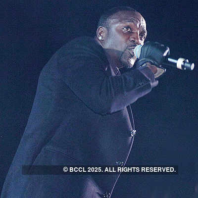 Akon's performance