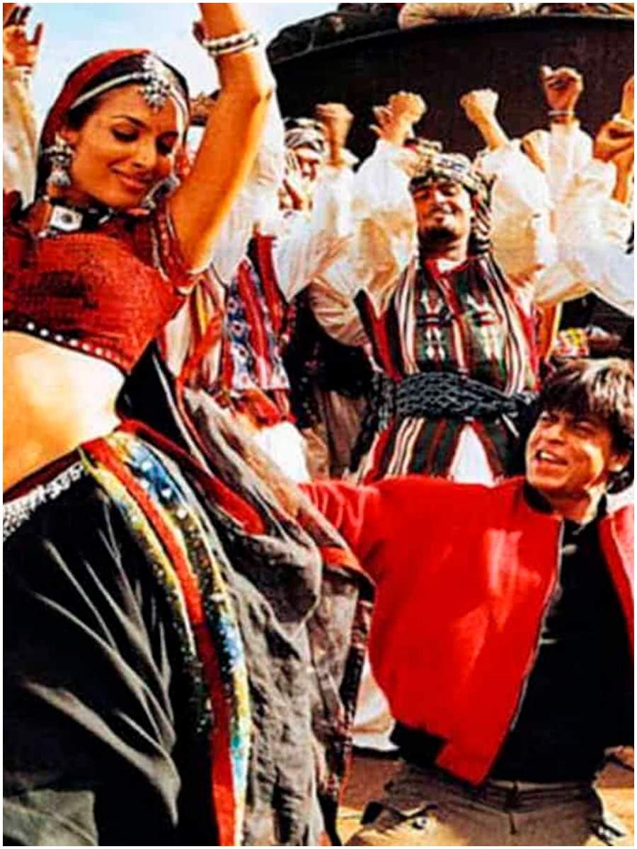 Malaika Arora and Shah Rukh Khan in Chaiyya Chaiyya