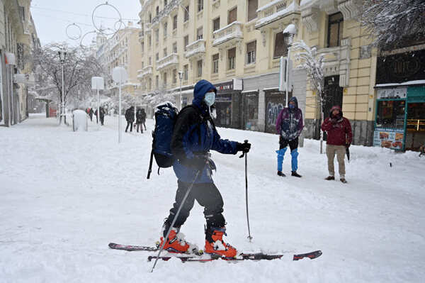 Madrid receives heaviest snowfall in 50 years