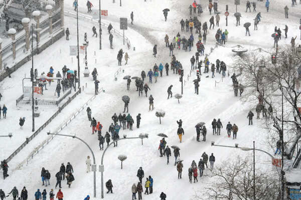 Madrid receives heaviest snowfall 50 years