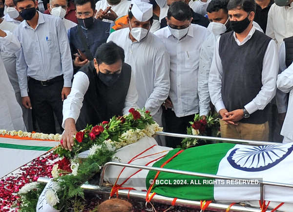 Ex-Gujarat CM Madhavsinh Solanki cremated in Ahmedabad