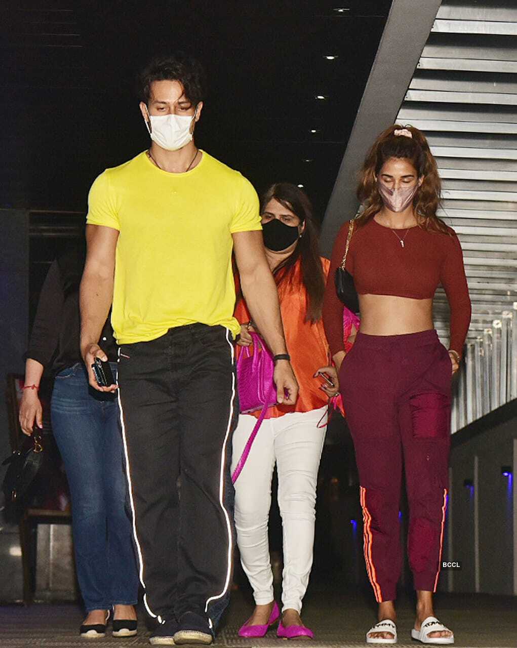 Tiger-Disha get snapped post their dinner date - Khabri.news