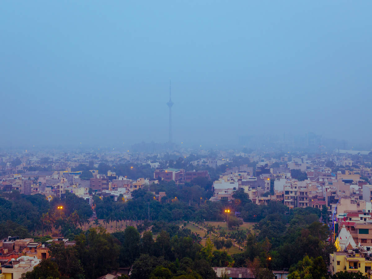 Severe cold hits Delhi as temperature dips to 1.8 degrees Celsius Severe cold hits Delhi as temperature dips to 1.8 degrees Celsius