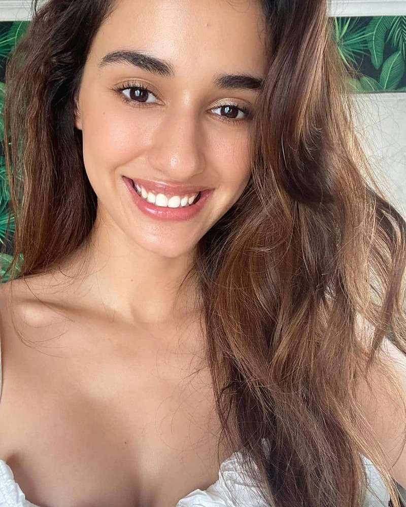 New pictures of Disha Patani in a short shimmery dress will make your hearts skip a beat