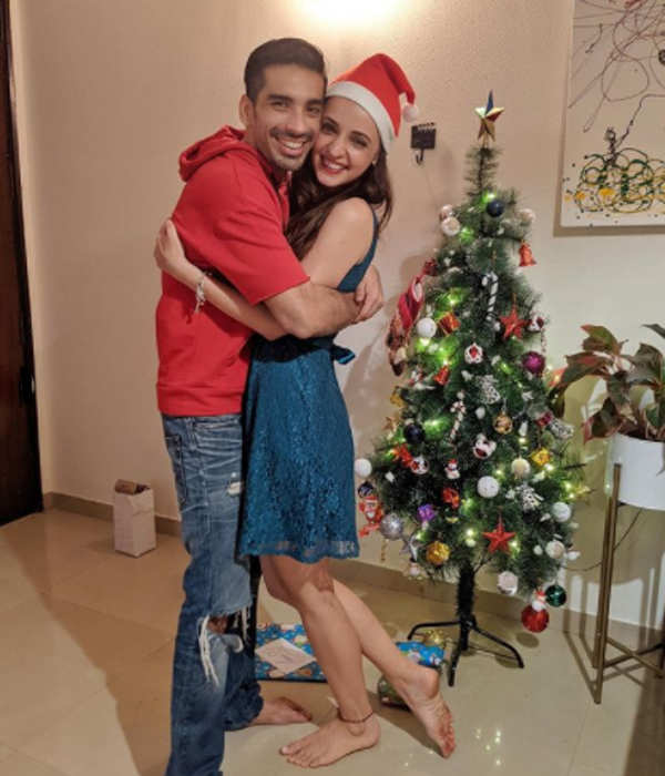 Sanaya Irani and Mohit Sehgal give us major couple goals with these lovely pictures