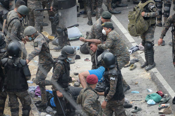 Guatemalan forces clash with US-bound migrant caravan