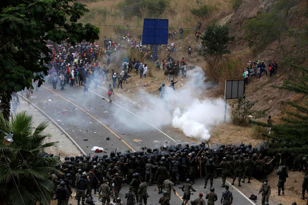 Guatemalan forces clash with US-bound migrant caravan
