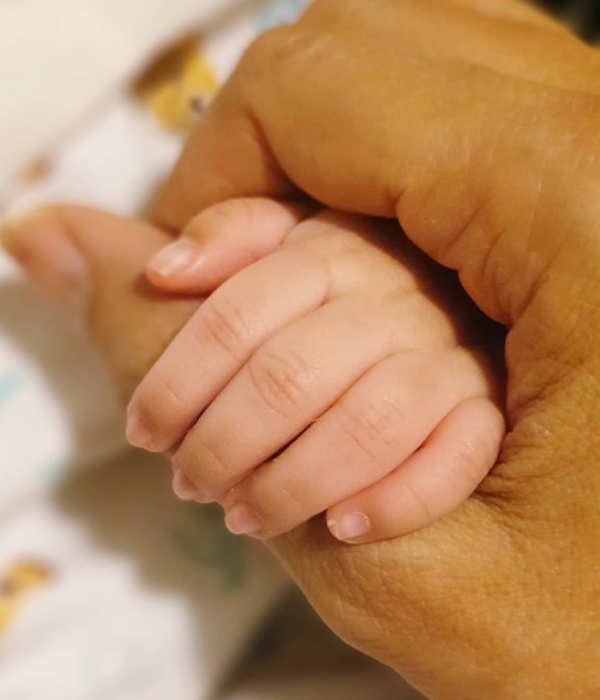 Karanvir Bohra and wife Teejay Sidhu share newborn daughter's pictures