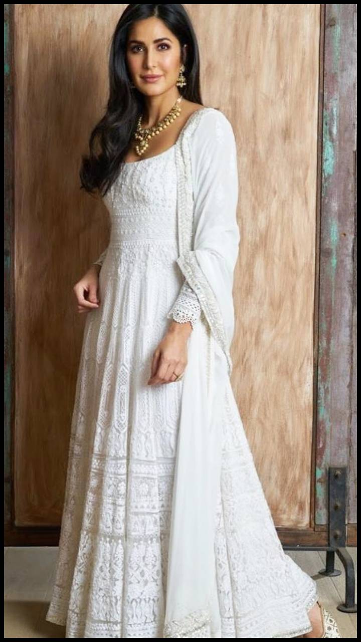 kriti sanon in chikankari kurti