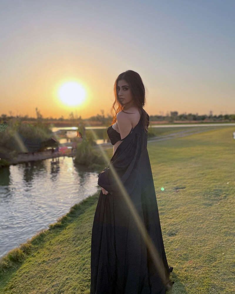 Mouni Roy의 휴가 사진은 당신을 해변으로 만들 것입니다!