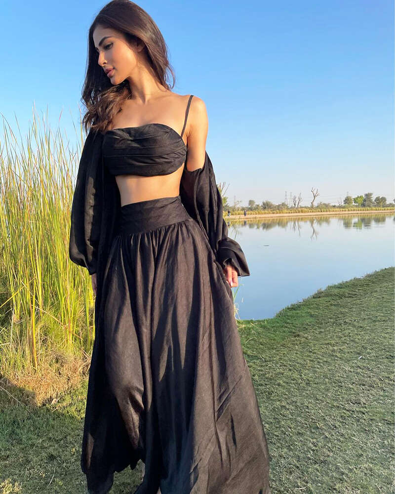 Mouni Roy의 휴가 사진은 당신을 해변으로 만들 것입니다!