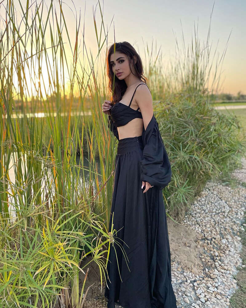 Mouni Roy의 휴가 사진은 당신을 해변으로 만들 것입니다!