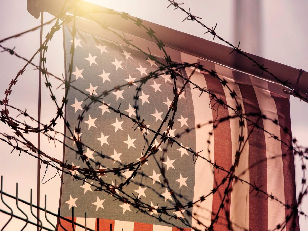 Las restricciones fronterizas se extienden a EE. UU., México y Canadá Las restricciones fronterizas se extienden a EE. UU., México y Canadá