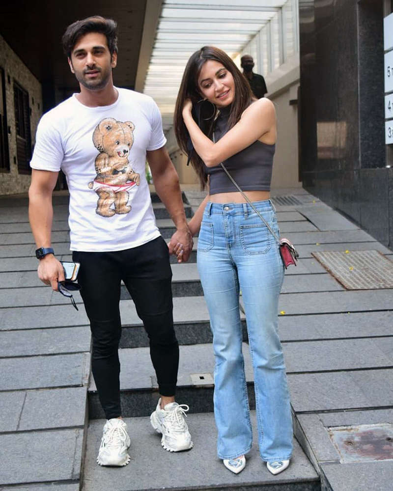 Romantic pictures from Pulkit Samrat and Kriti Kharbanda's lunch outing