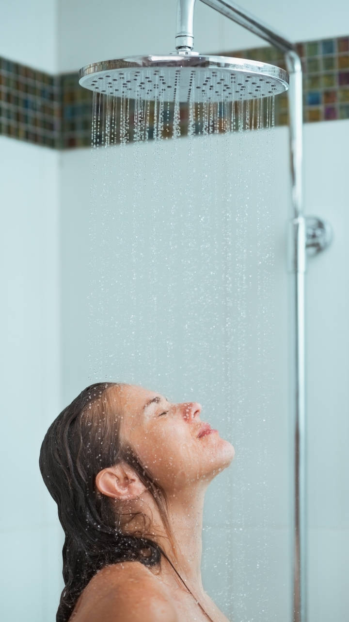 Shower mistakes that damage your hair & skin