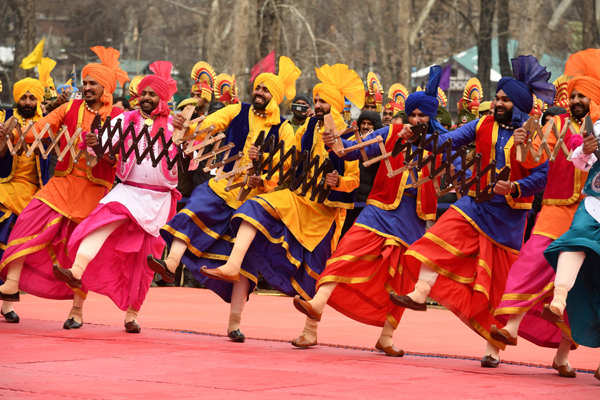 Spectacular pictures from Republic Day celebrations in Kashmir