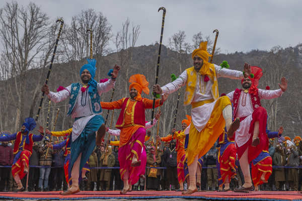 Spectacular pictures from Republic Day celebrations in Kashmir