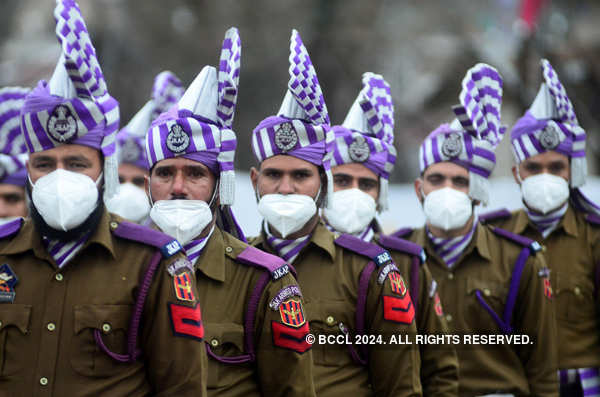 Spectacular pictures from Republic Day celebrations in Kashmir