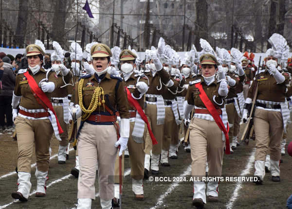 Spectacular pictures from Republic Day celebrations in Kashmir