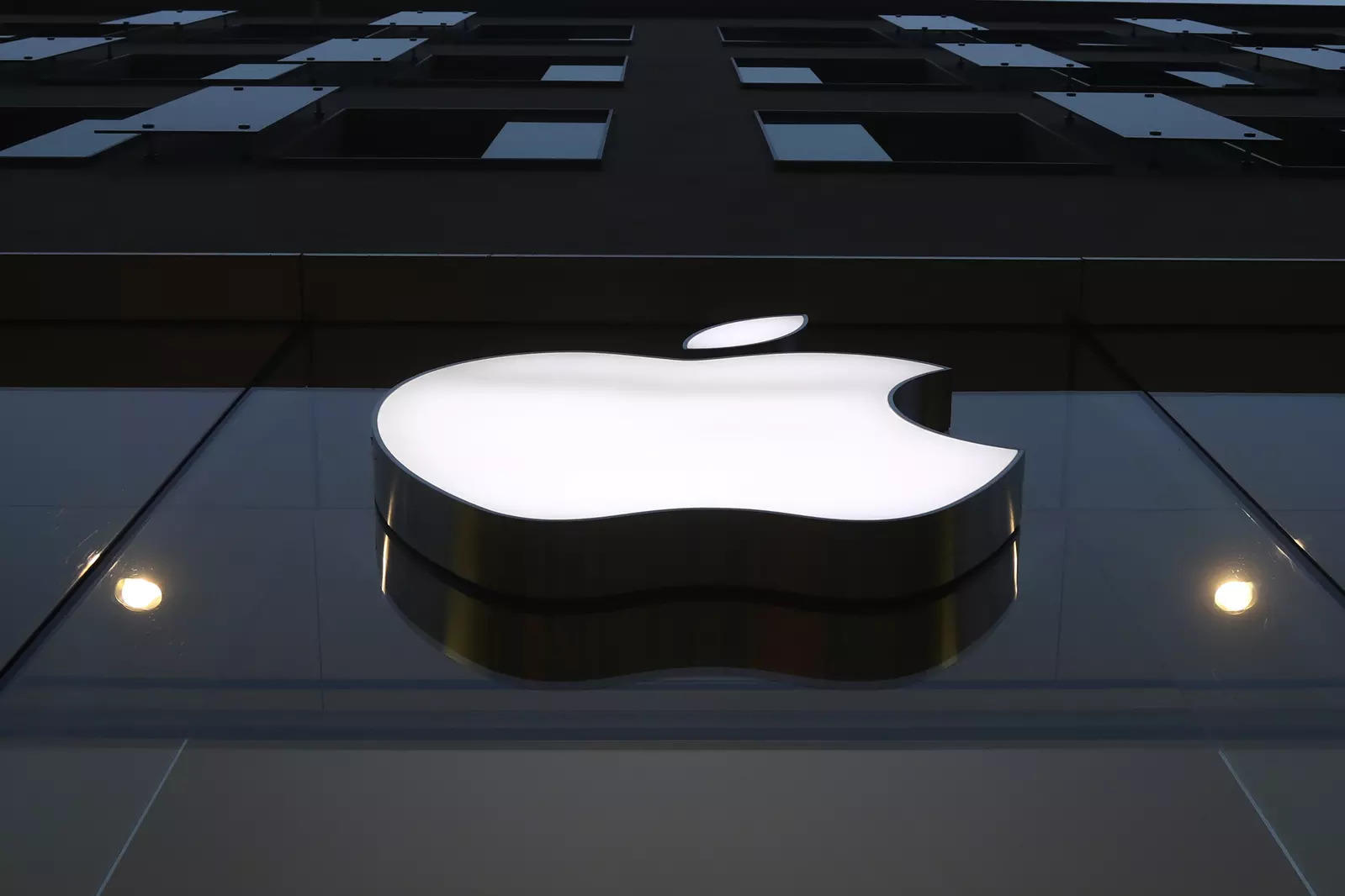 Apple trở thành nhà bán điện thoại thông minh lớn nhất thế giới với lượng xuất xưởng kỷ lục – Tin mới nhất