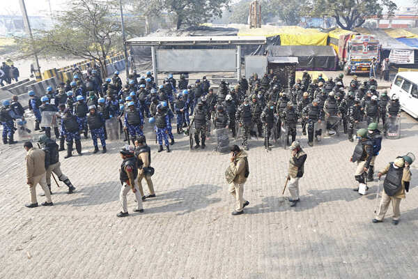 Farmers intensify protest at Ghazipur border